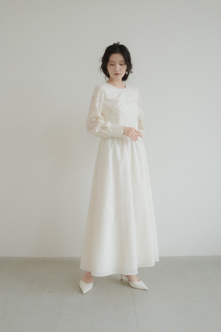 kaene パール付き ロングスリーブドレス Kaene - タグ付き kaene パール付きロングスリーブドレスの通販